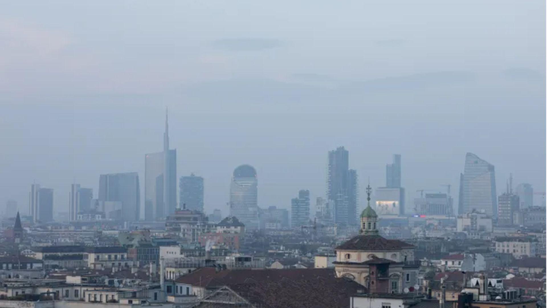 Milan Bans Outdoor Smoking's featured image