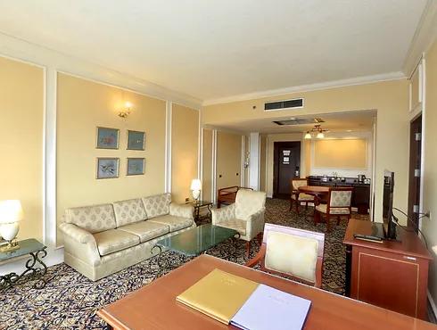 Service Executive Suite Image