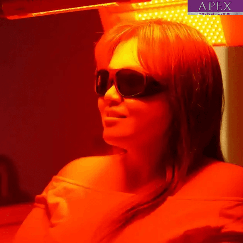 Service LED Light Therapy for Hair Growth and Strengthening Image