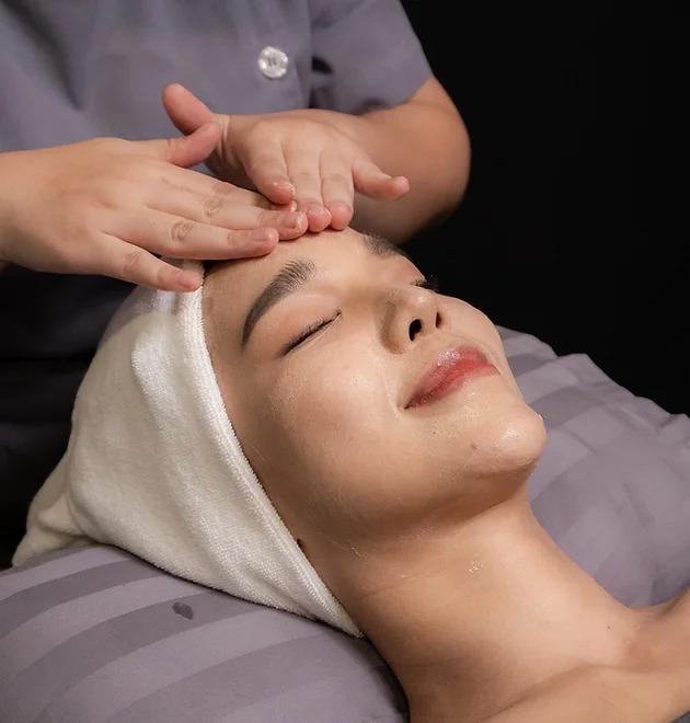Service SIGNATURE FACIAL TREATMENT Image