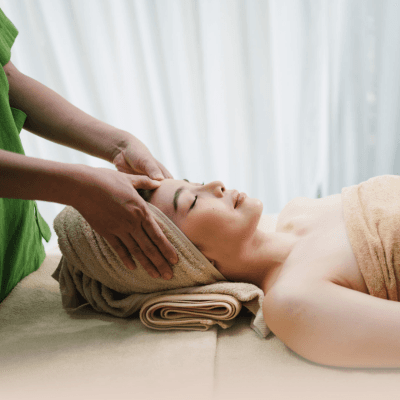 Service Signature Hot Oil Head Massage Image